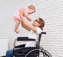 Roditeljima sa invaliditetom za novorođenče 450, podstanarima 100 eura